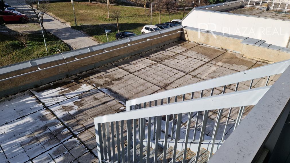 Predaj 3 izbového slnečného výnimočného bytu s vlastnou TERASOU a loggiou na ulici L. Fullu v Karlovej vsi. 150m2 byt+terasa+loggia