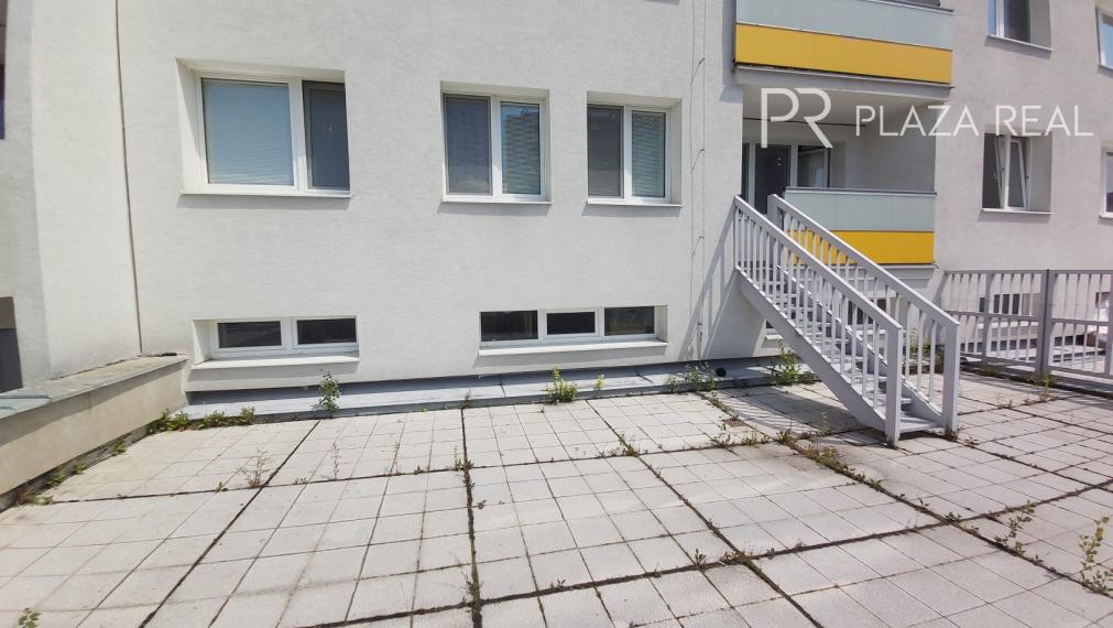 Predaj 3 izbového slnečného výnimočného bytu s vlastnou TERASOU a loggiou na ulici L. Fullu v Karlovej vsi. 80m2 byt+terasa 80m2+loggia6m2