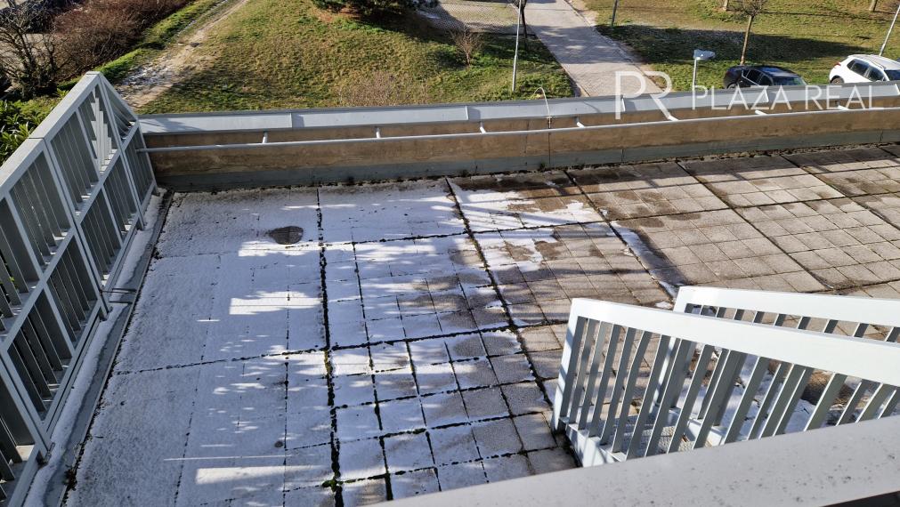 Predaj 3 izbového slnečného výnimočného bytu s vlastnou TERASOU a loggiou na ulici L. Fullu v Karlovej vsi. 80m2 byt+terasa 80m2+loggia6m2
