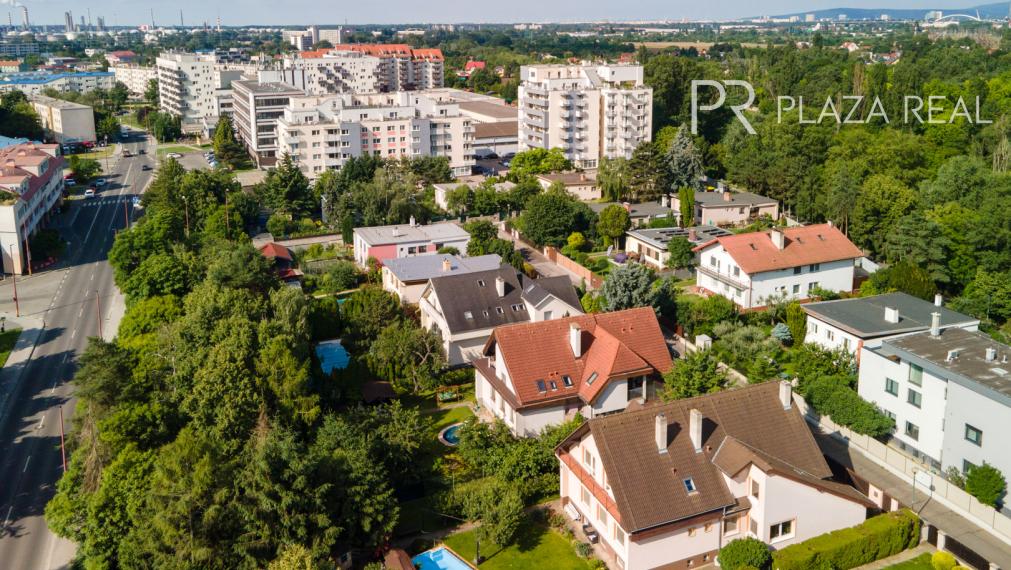 PREDAJ- priestranný RD s krásnym pozemkom v BA- Vrakuňa