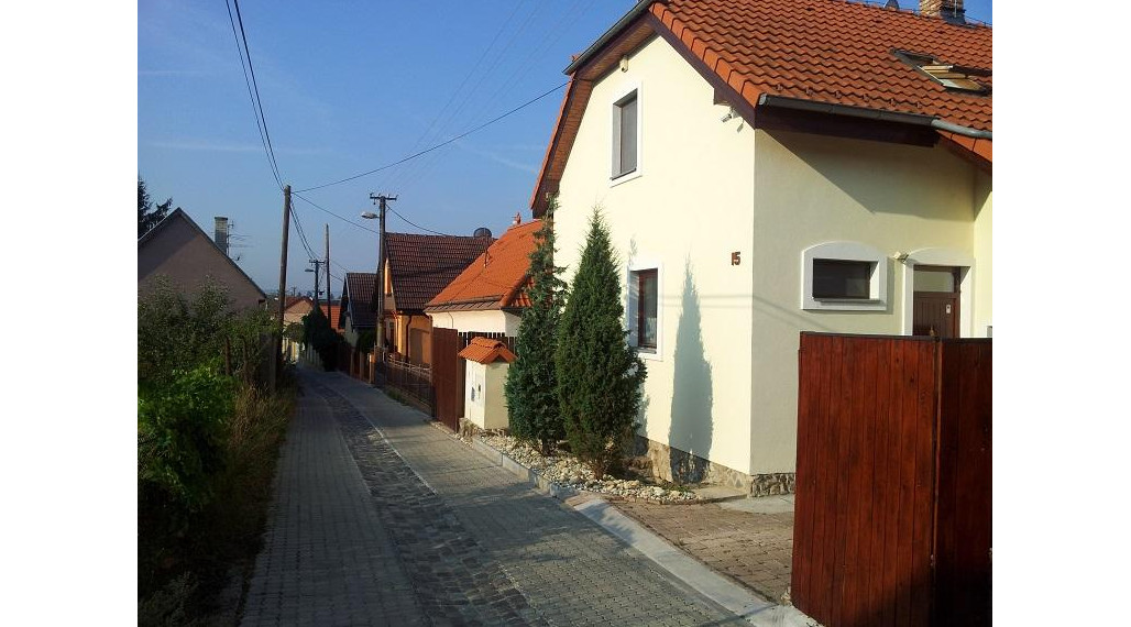 Prenájom-Bratislava- Záhorská Bystrica, 4-izbový rodinný dom s garážou