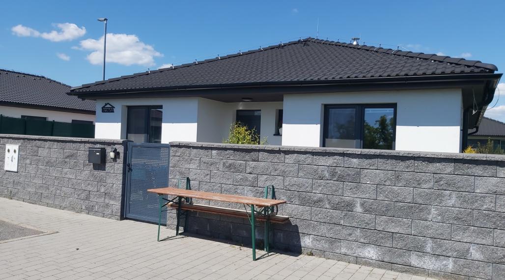 REZERVOVANÉ NOVOSTAVBA 4 izbový rodinný dom v Malom Raji  ponúka súkromie v tichej ulici