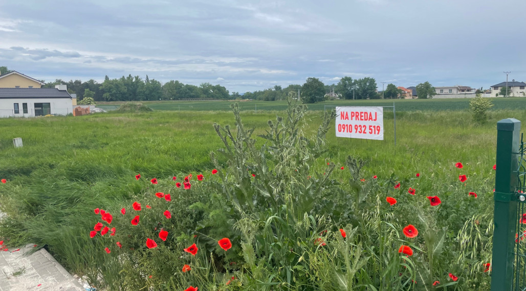 Slnečný pozemok - obec Banka, Piešťany