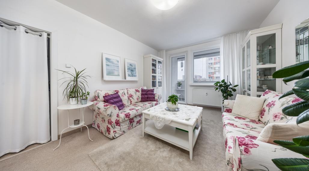 REZERVOVANÉ. Predaj 3-izbový slnečný byt s loggiou, 3. poschodie, 70 m2, Toryská ul.č.9, Bratislava-Vrakuňa