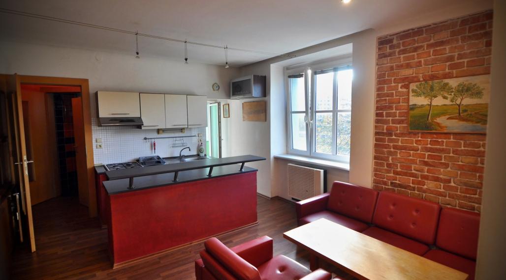 Prenájom - 2. izbový byt, Nové Mesto, Česká ul., útulný, širšie centrum.