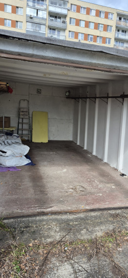 NA PREDAJ Garáž v Rači.