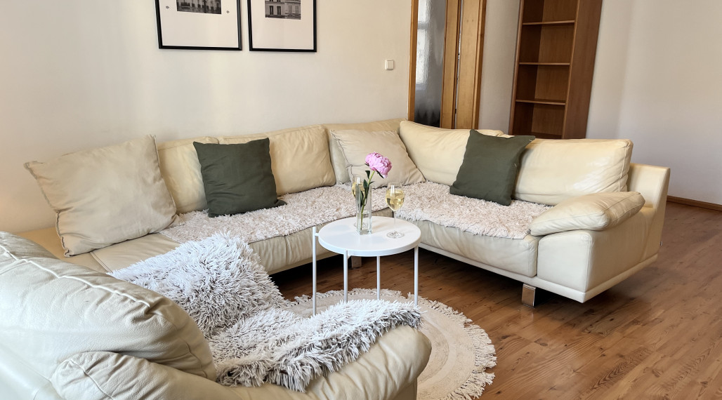 PRENÁJOM - Krásny 2 izbový veľký byt v centre mesta - Medená