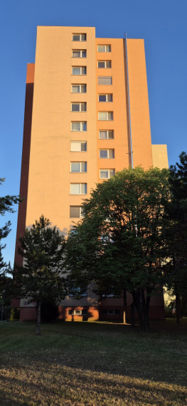 hľadám súrne 2i byt Vrakuňa, Podunajské Biskupice platba hotovosť