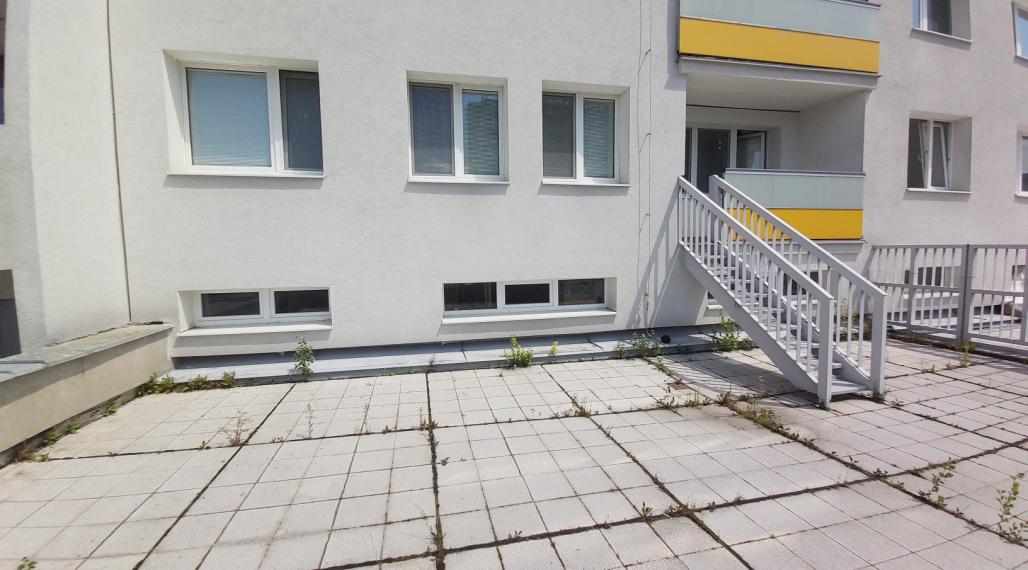 Predaj 3 izbového slnečného výnimočného bytu s vlastnou TERASOU a loggiou na ulici L. Fullu v Karlovej vsi. 150m2 byt+terasa+loggia