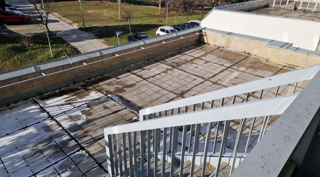 Predaj 3 izbového slnečného výnimočného bytu s vlastnou TERASOU a loggiou na ulici L. Fullu v Karlovej vsi. 150m2 byt+terasa+loggia