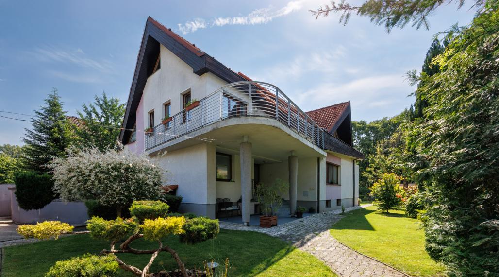 PREDAJ- priestranný RD s krásnym pozemkom v BA- Vrakuňa