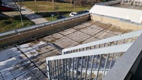 Predaj 3 izbového slnečného výnimočného bytu s vlastnou TERASOU a loggiou na ulici L. Fullu v Karlovej vsi. 80m2 byt+terasa 80m2+loggia6m2 - fotografia 2