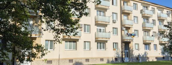 NA PREDAJ príjemný, tehlový 3 izb. byt, balkón v zelenej časti Ružinova
