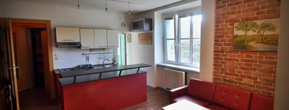 Prenájom - 2. izbový byt, Nové Mesto, Česká ul., útulný, širšie centrum.