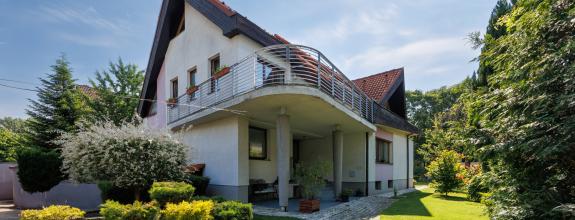 PREDAJ- priestranný rodinný dom s pekným pozemkom na Malodunajskej ul., BA-Vrakuňa