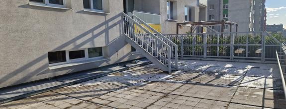 Predaj 3 izbového slnečného výnimočného bytu s vlastnou TERASOU a loggiou na ulici L. Fullu v Karlovej vsi. 150m2 byt+terasa+loggia
