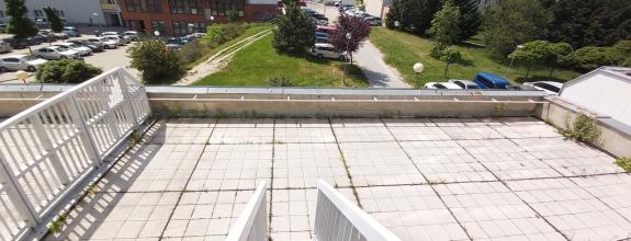 Predaj 3 izbového slnečného výnimočného bytu s vlastnou TERASOU a loggiou na ulici L. Fullu v Karlovej vsi. 80m2 byt+terasa 80m2+loggia6m2