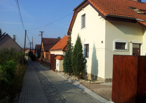 Prenájom-Bratislava- Záhorská Bystrica, 4-izbový rodinný dom s garážou