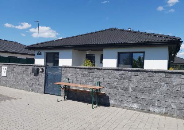 REZERVOVANÉ NOVOSTAVBA 4 izbový rodinný dom v Malom Raji  ponúka súkromie v tichej ulici