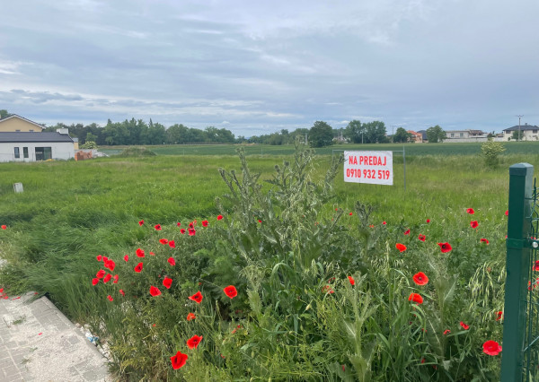 Slnečný pozemok - obec Banka, Piešťany