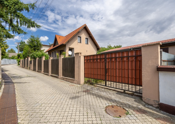 Predaj 6-izbového domu v BA- Záhorskej Bystrici, ulica Na Vlkovkách 6