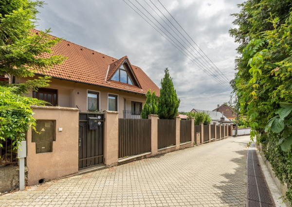 Predaj 6-izbového domu v BA- Záhorskej Bystrici, ulica Na Vlkovkách 6