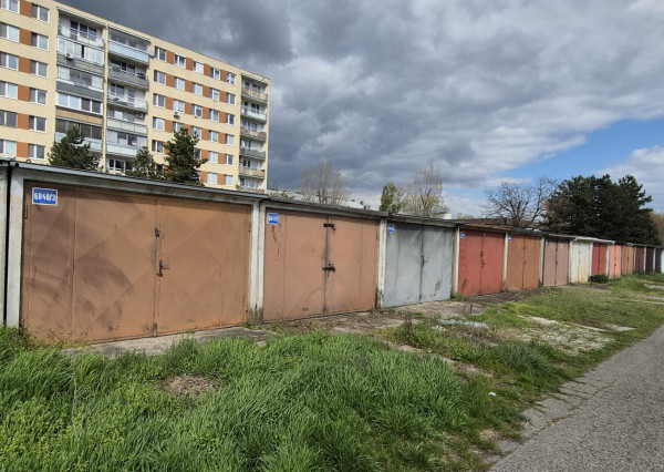 PREDAM Garáž v Rači.