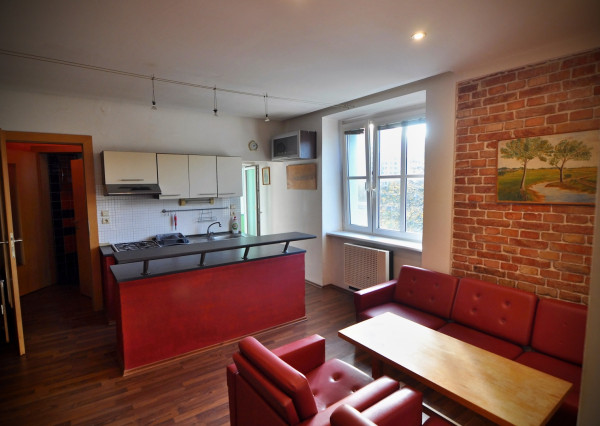 Prenájom - 2. izbový byt, Nové Mesto, Česká ul., útulný, širšie centrum.