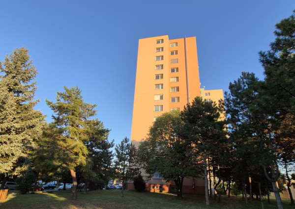 NA PREDAJ  3izbový slnečný priestranný byt s výhľadom na Bratislavu Podunajské Biskupice