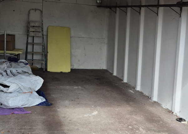 NA PREDAJ Garáž v Rači.