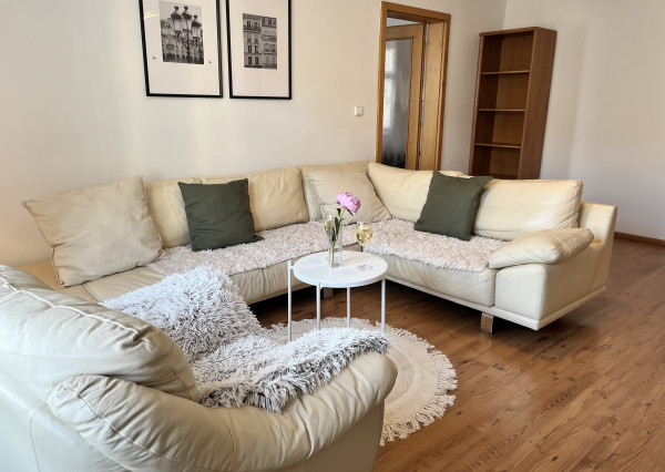 PRENÁJOM - Krásny 2 izbový veľký byt v centre mesta - Medená