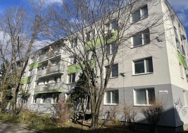 PREDAJ -  pekný, útulný 3 izb. byt v tichej zelenej časti Ružinova