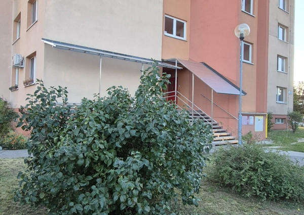 hľadám súrne 2i byt Vrakuňa, Podunajské Biskupice