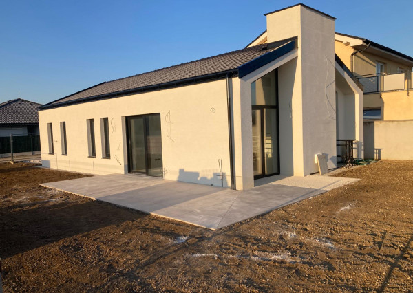 Banka ( Piešťany ), Predaj RD - holodom