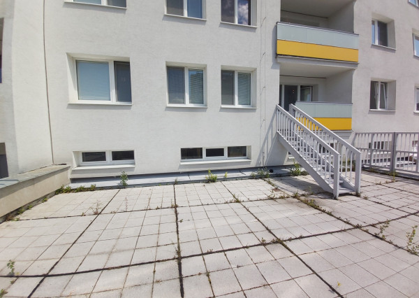 Predaj 3 izbového slnečného výnimočného bytu s vlastnou TERASOU a loggiou na ulici L. Fullu v Karlovej vsi. 150m2 byt+terasa+loggia