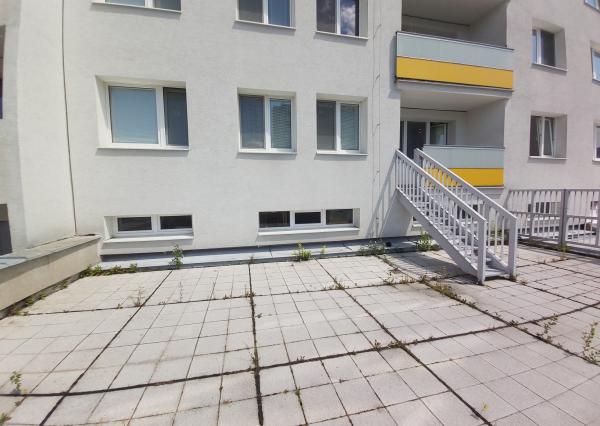 Predaj 3 izbového slnečného výnimočného bytu s vlastnou TERASOU a loggiou na ulici L. Fullu v Karlovej vsi. 150m2 byt+terasa+loggia
