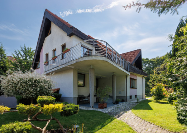PREDAJ- priestranný RD s krásnym pozemkom v BA- Vrakuňa