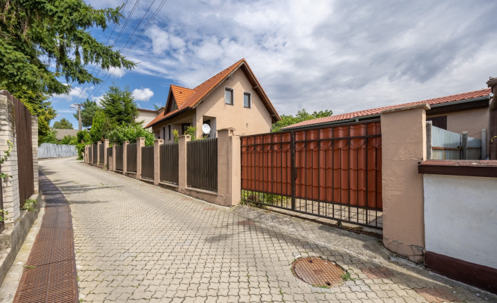 Predaj 6-izbového domu v BA- Záhorskej Bystrici, ulica Na Vlkovkách 6