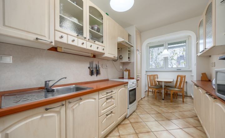 Predaj - 3-izbový svetlý byt, 64 m2, loggia 5m2, Matejkova ulica, Bratislava - Dlhé Diely