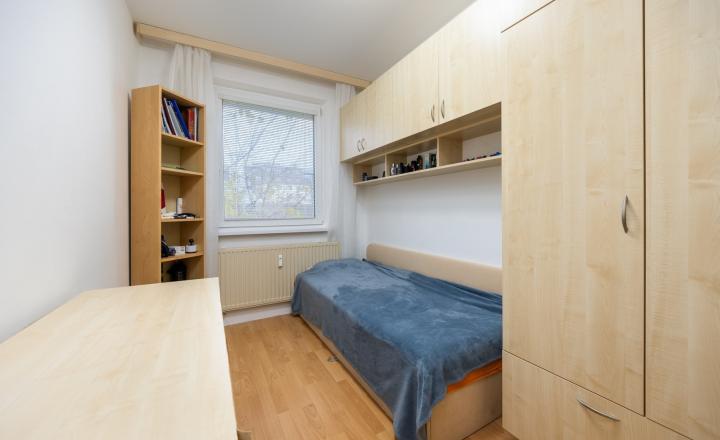 Predaj - 3-izbový svetlý byt, 64 m2, loggia 5m2, Matejkova ulica, Bratislava - Dlhé Diely - fotografia 4