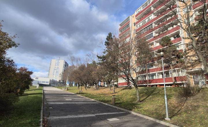 REZERVOVANE pekný jednoizbový byt Bratislava Dúbravka, Landauova - fotografia 1