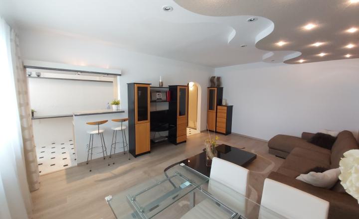 Predaj 3 izbového slnečného výnimočného bytu s vlastnou TERASOU a loggiou na ulici L. Fullu v Karlovej vsi. 80m2 byt+terasa 80m2+loggia6m2 - fotografia 8