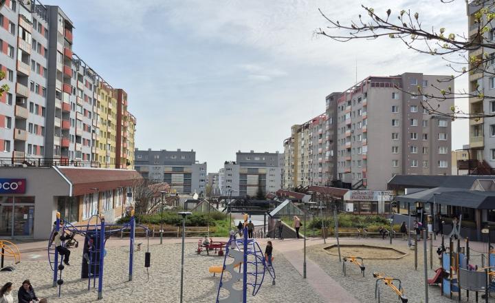Predaj 3 izbového slnečného výnimočného bytu s vlastnou TERASOU a loggiou na ulici L. Fullu v Karlovej vsi. 80m2 byt+terasa 80m2+loggia6m2 - fotografia 3