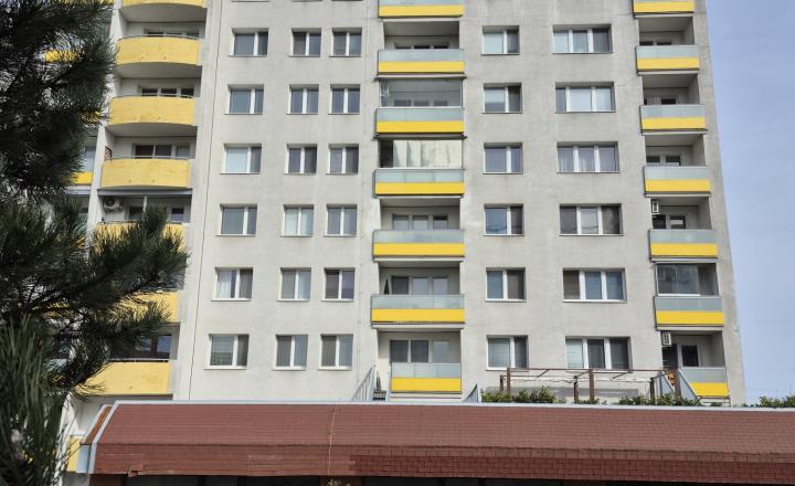 Predaj 3 izbového slnečného výnimočného bytu s vlastnou TERASOU a loggiou na ulici L. Fullu v Karlovej vsi. 80m2 byt+terasa 80m2+loggia6m2 - fotografia 22