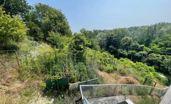 Slnečný pozemok veľkorysých rozmerov - Devínska cesta, časť Zlaté schody. - fotografia 4
