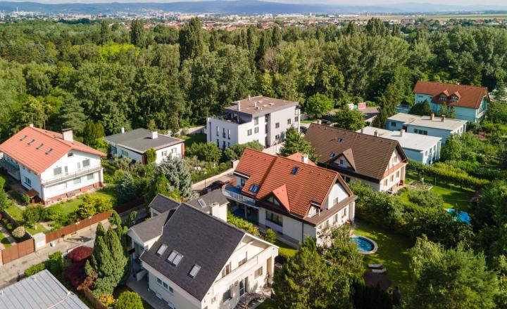 PREDAJ- priestranný RD s krásnym pozemkom v BA- Vrakuňa - fotografia 17