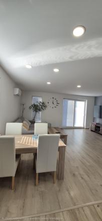 Novostavba samostatného moderného 4-izbového rodinného domu s terasou na pozemku 510 m² - fotografia 31