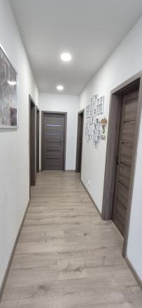 Novostavba samostatného moderného 4-izbového rodinného domu s terasou na pozemku 510 m² - fotografia 33