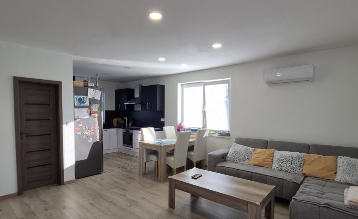 Novostavba samostatného moderného 4-izbového rodinného domu s terasou na pozemku 510 m² - fotografia 12