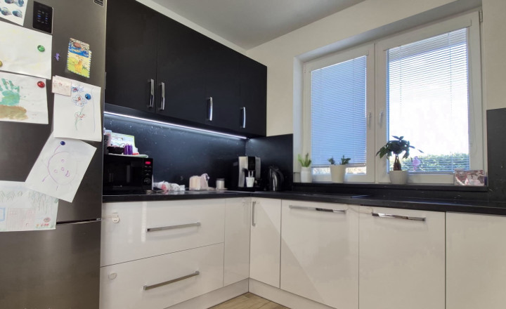 Novostavba samostatného moderného 4-izbového rodinného domu s terasou na pozemku 510 m² - fotografia 14
